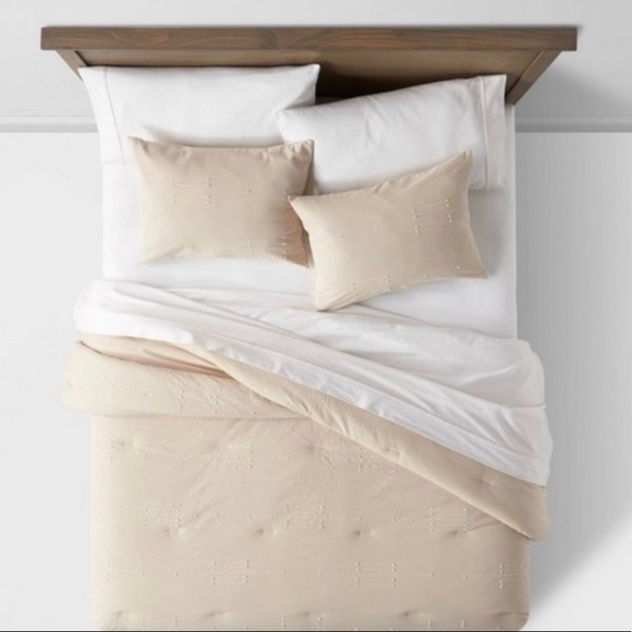 Full / Queen Clipped Linework Comforter & Sham Set Khaki— Threshold - Picture 4 of 4